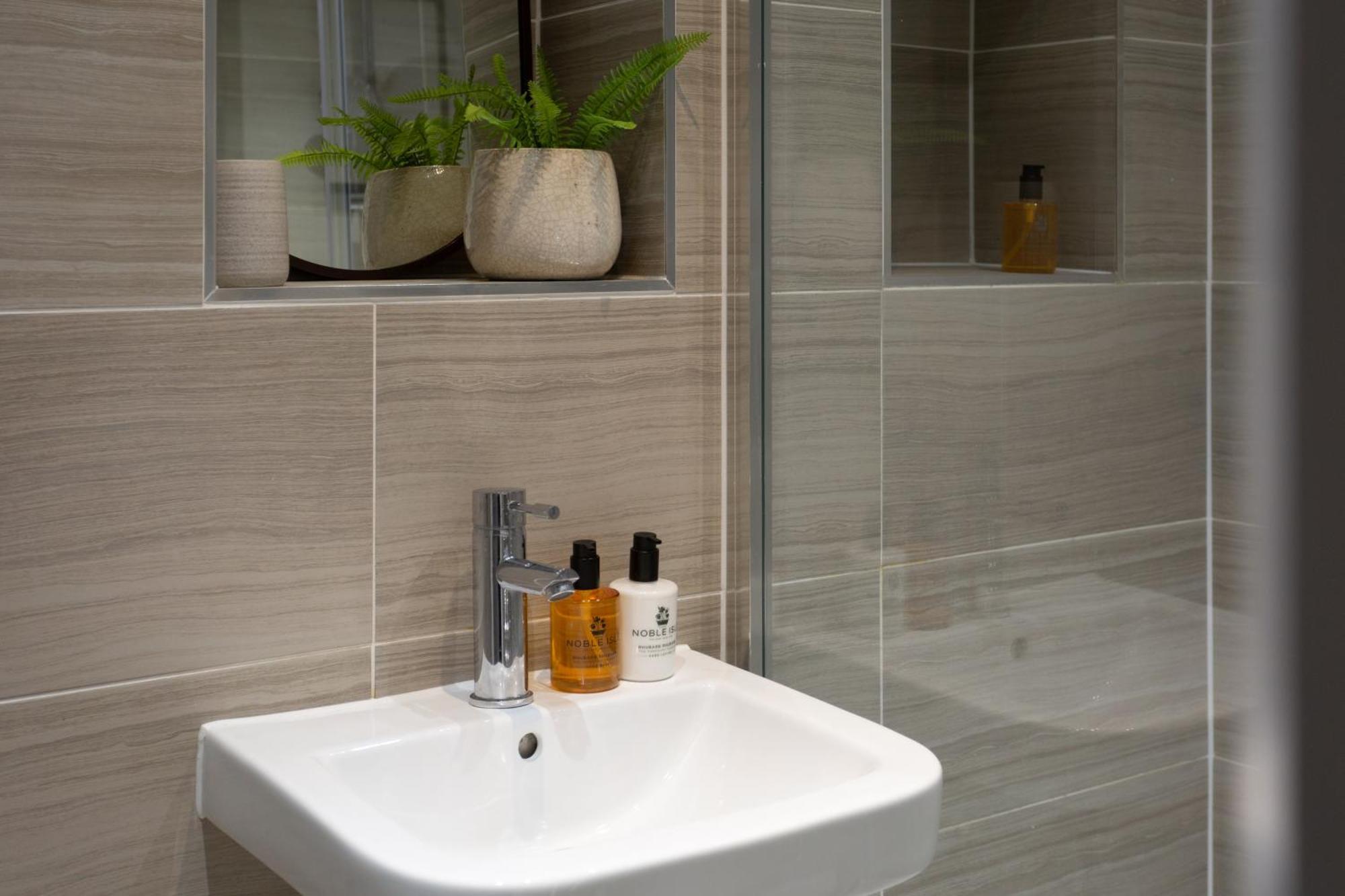 London Mews, Modern Apartment - Sleeps 4 Йорк Екстериор снимка