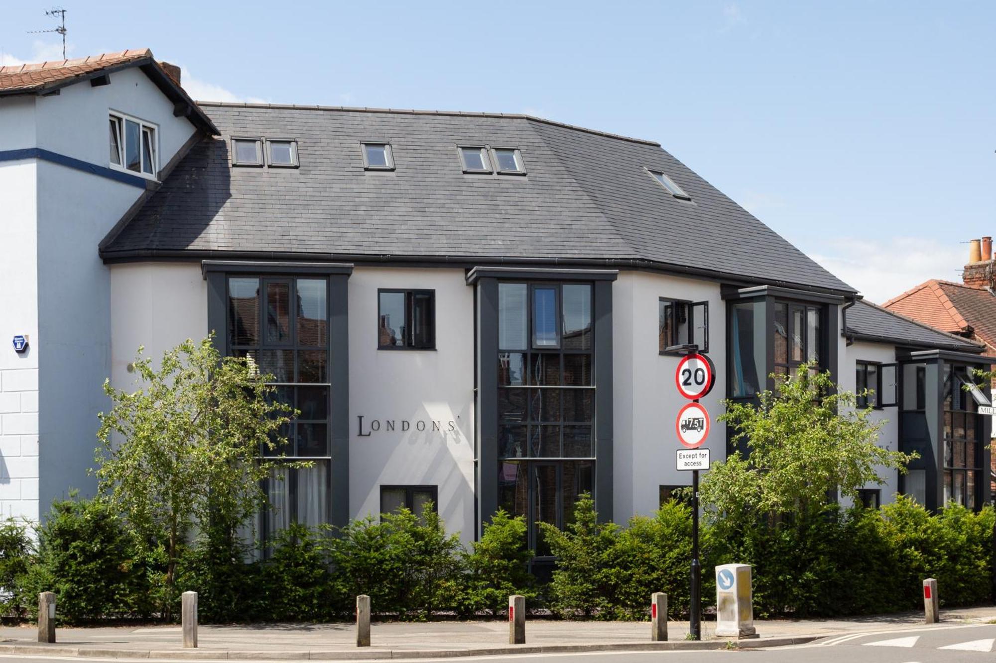 London Mews, Modern Apartment - Sleeps 4 Йорк Екстериор снимка